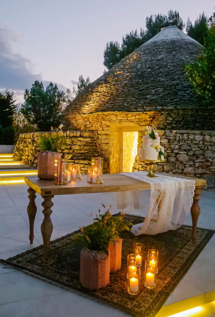 Tavolo legno trullo Nuova wedding location per matrimoni